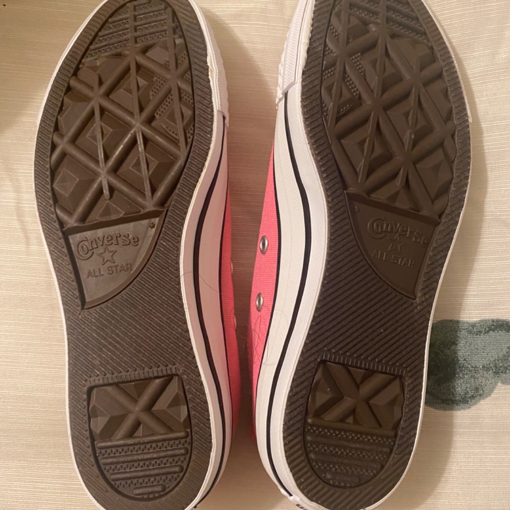 Pink Converse - Picture 4 of 5